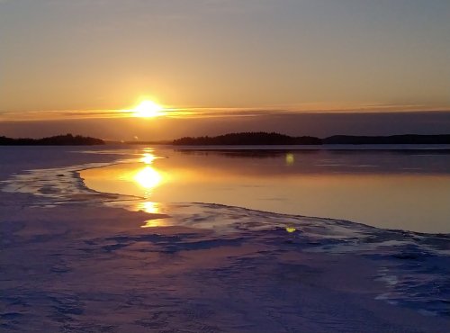 auringonlasku maaliskuussa